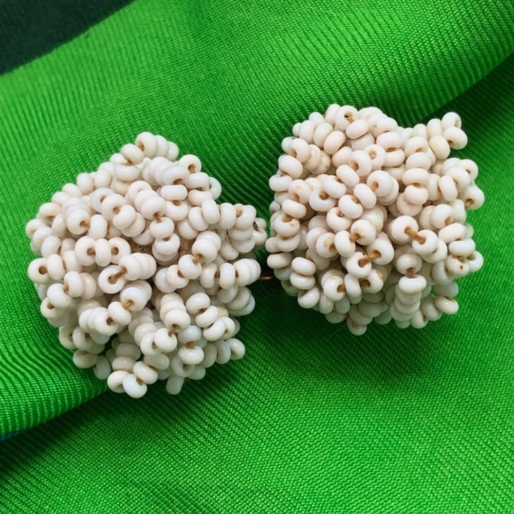 VTG 1940s White Bead Cluster Screw Back Earrings